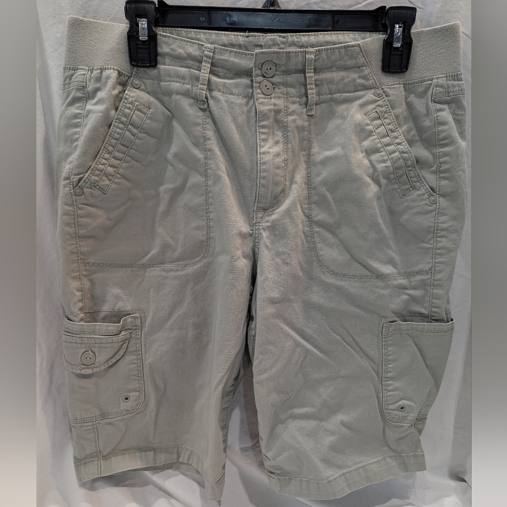 Gloria Vanderbilt Size 10 Missy Bermuda Cargo Shorts Beige Cotton Spandex Waist